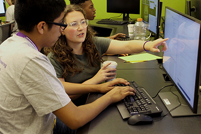 An instructor helps a student with Quorum.
